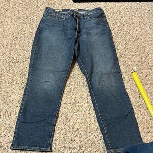 Universal Thread Women’s Dark Blue Relaxed Jeans